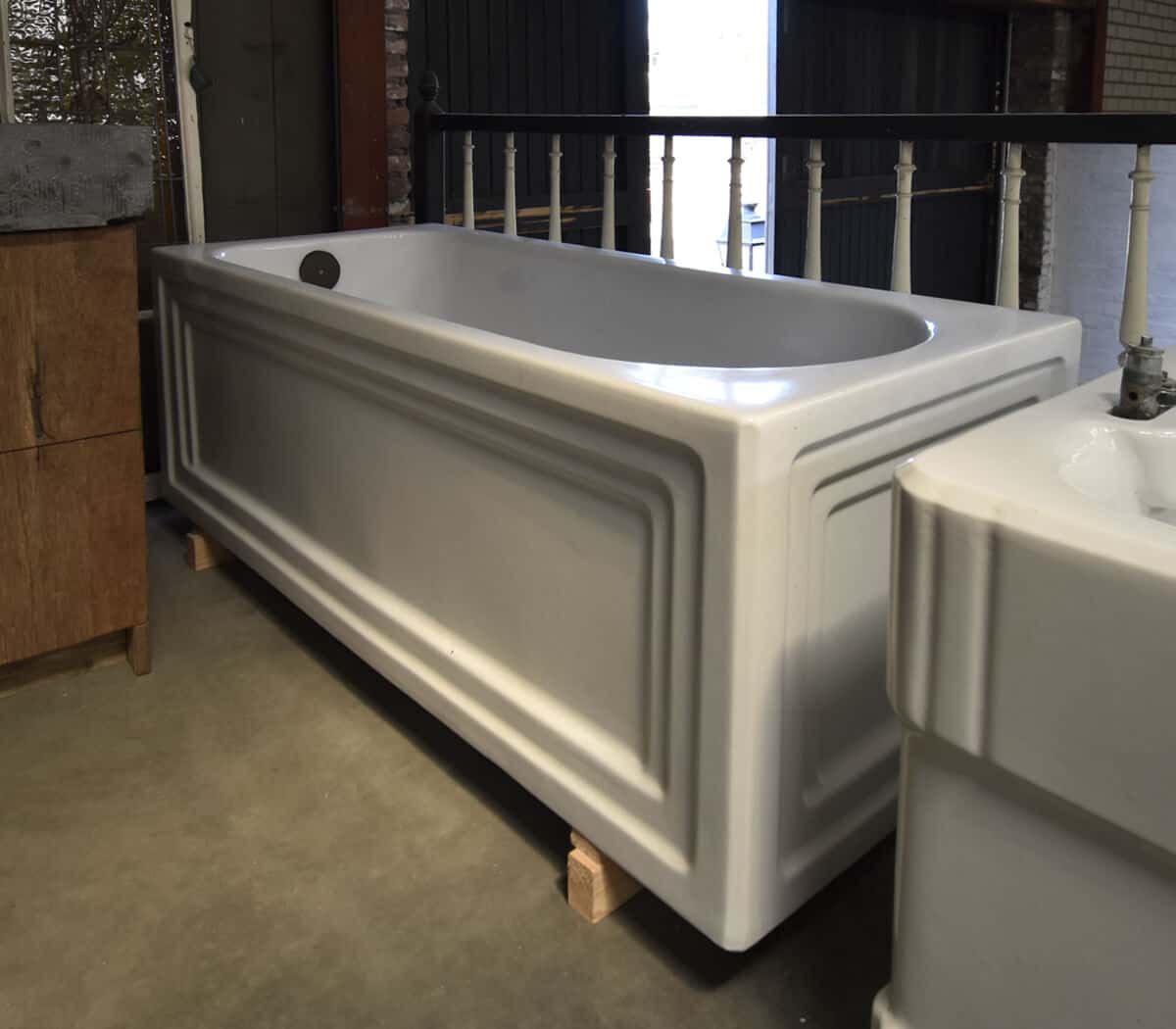 Oud-emaille-vrijstaand-bad