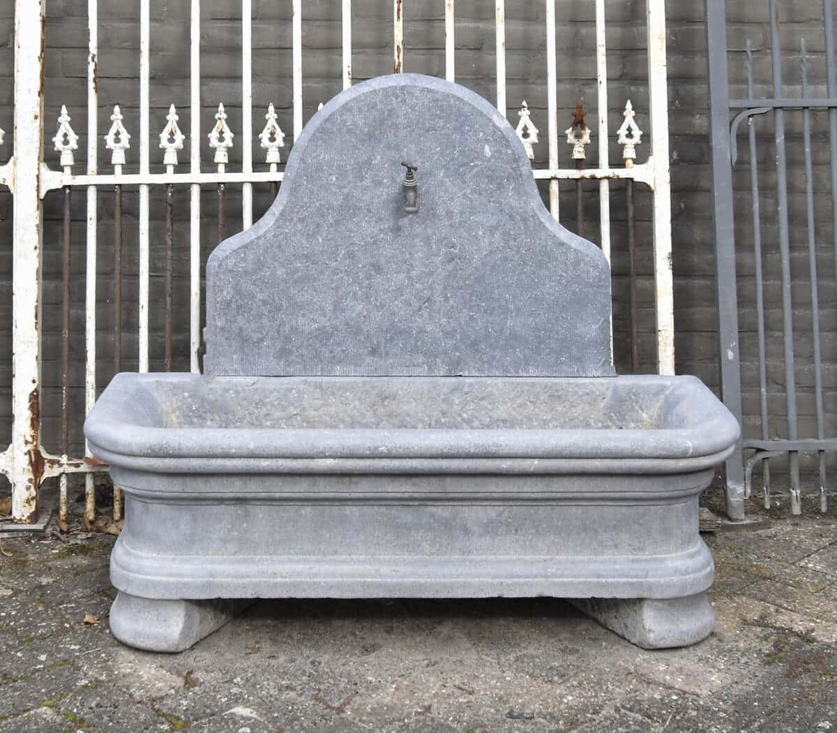 Natuurstenen-wandfontein