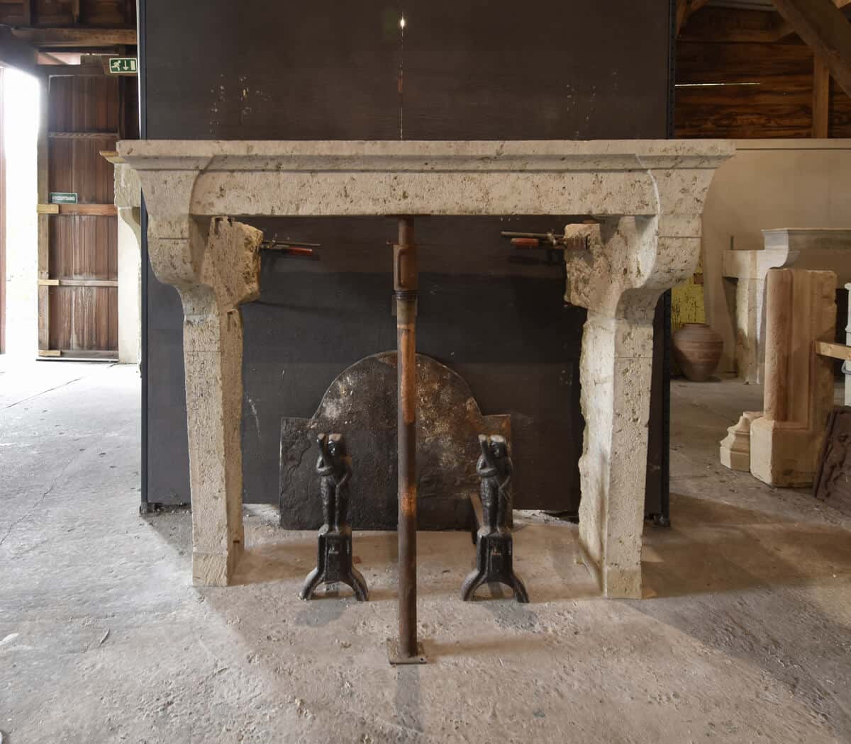 Zandstenen-ombouwschouw