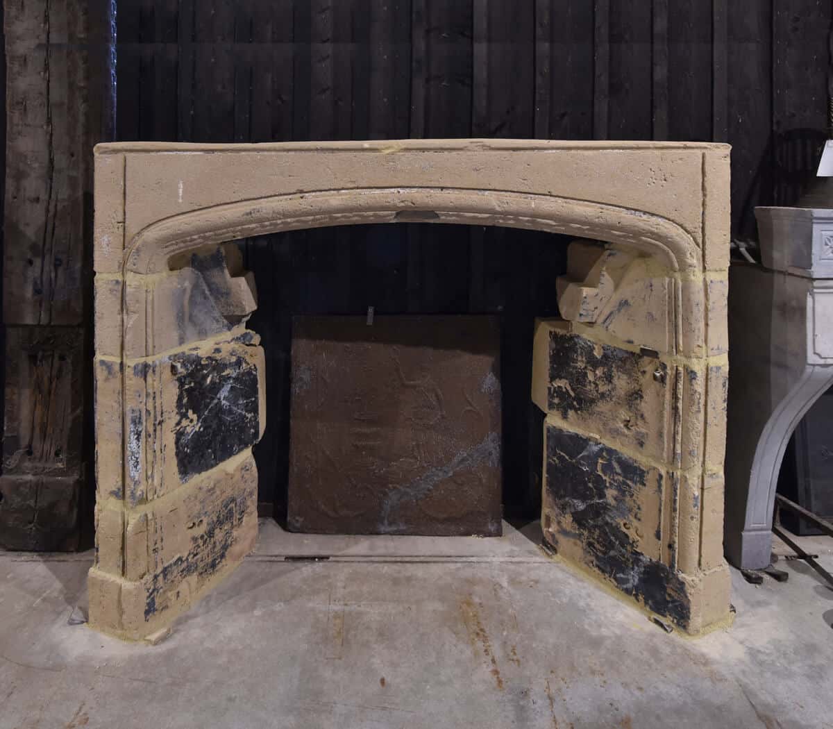 Zandstenen-voorzetschouw