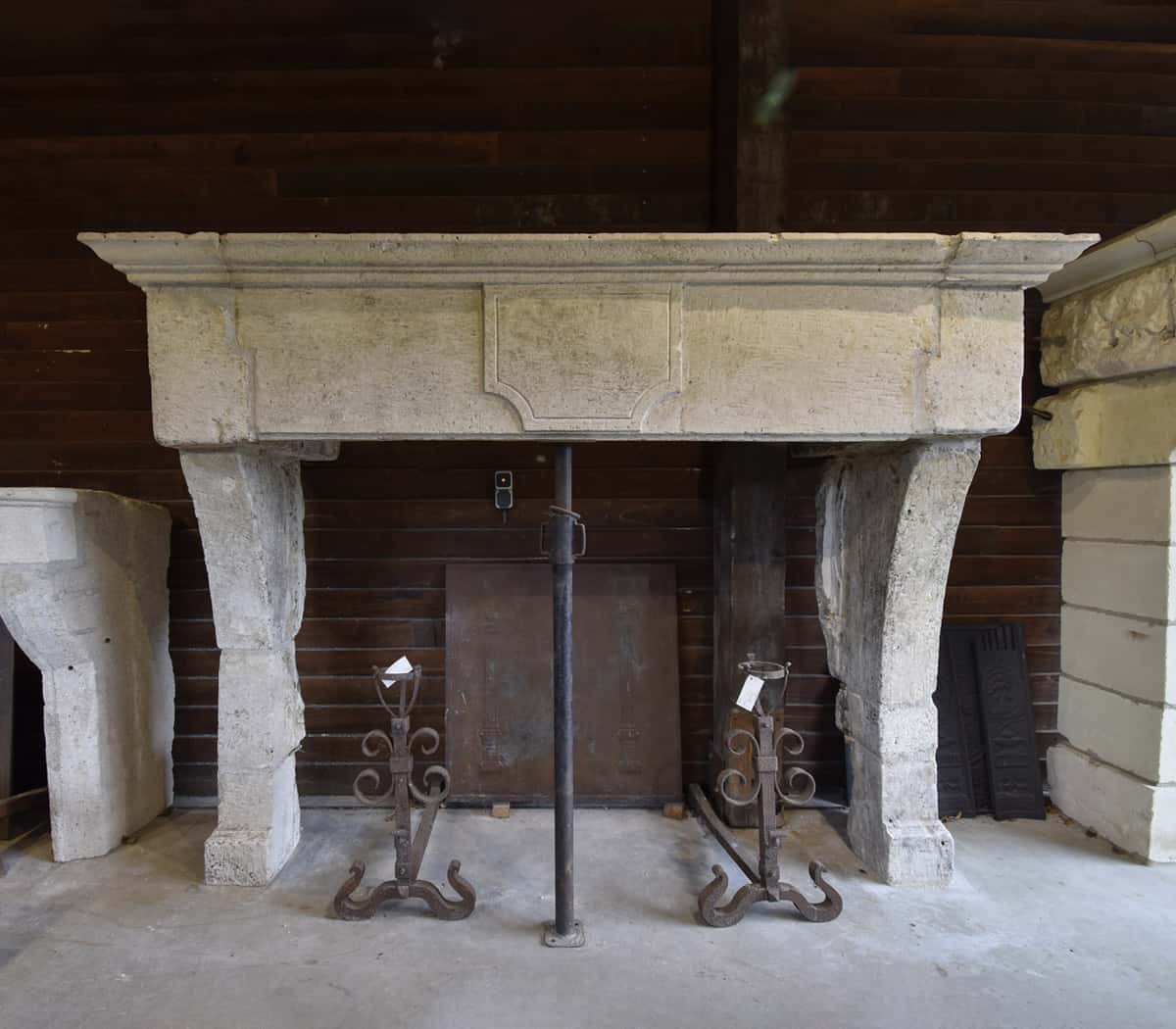 Franse-zandstenen-kasteelschouw