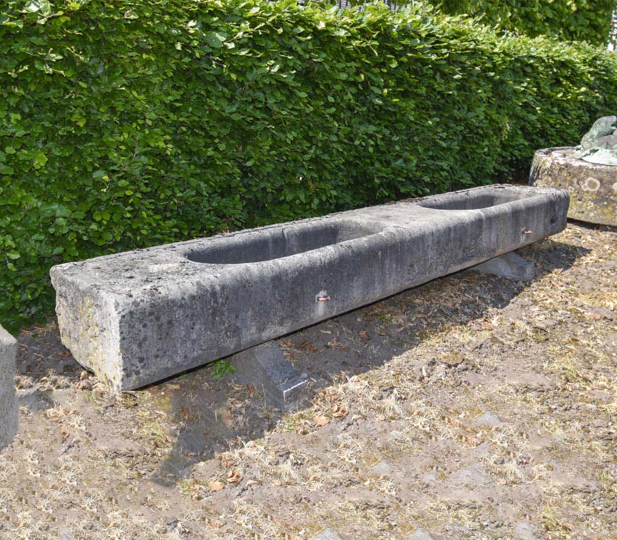Hardstenen-dubbele-trog