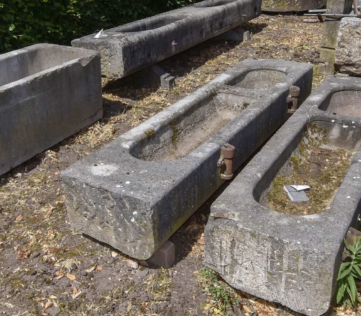 Hardstenen-dubbele-trog