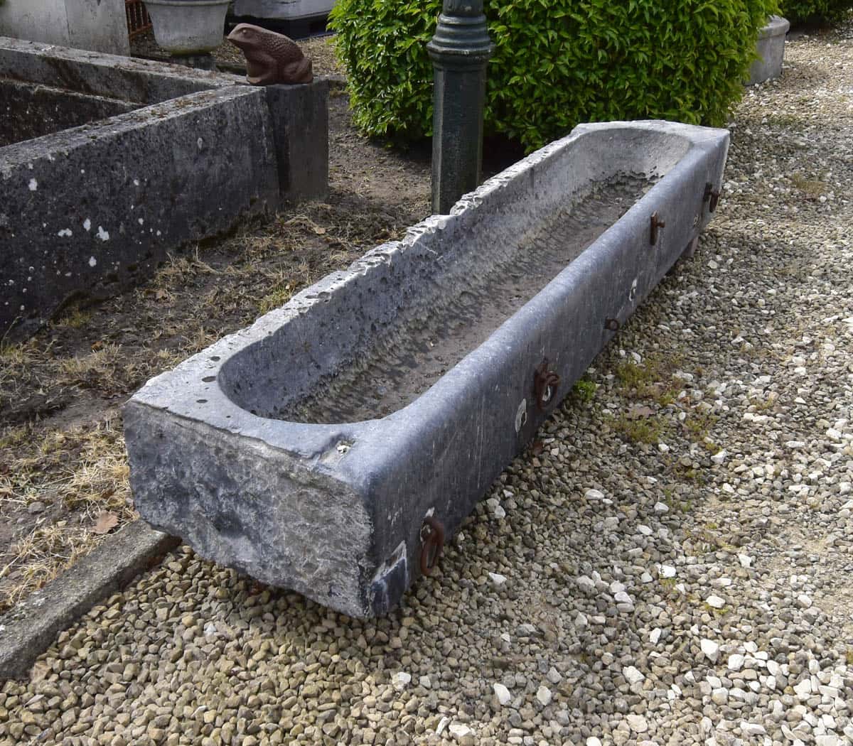 Hardstenen-trog