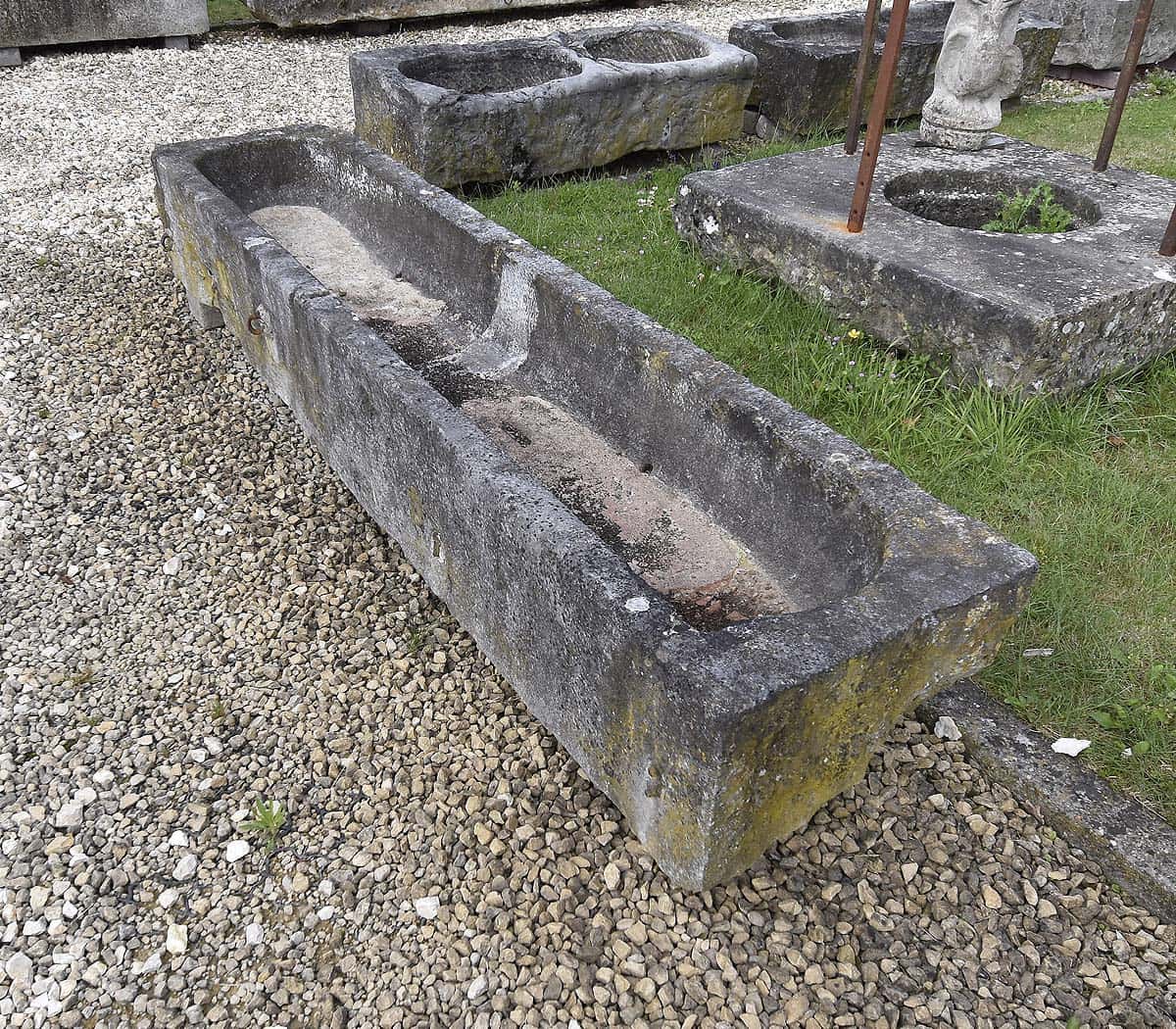 Hardstenen-trog