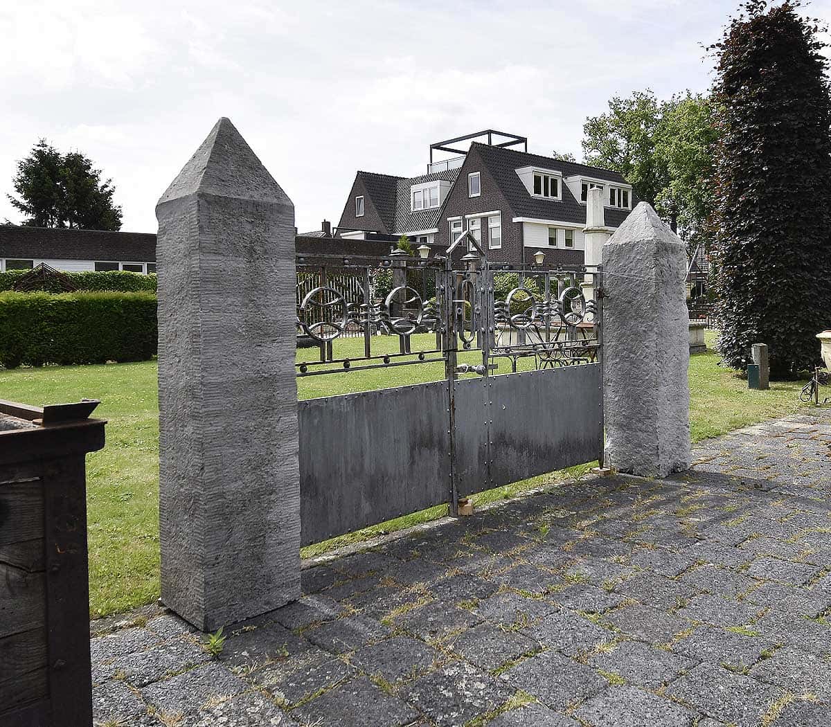 Zandstenen-poortpalen