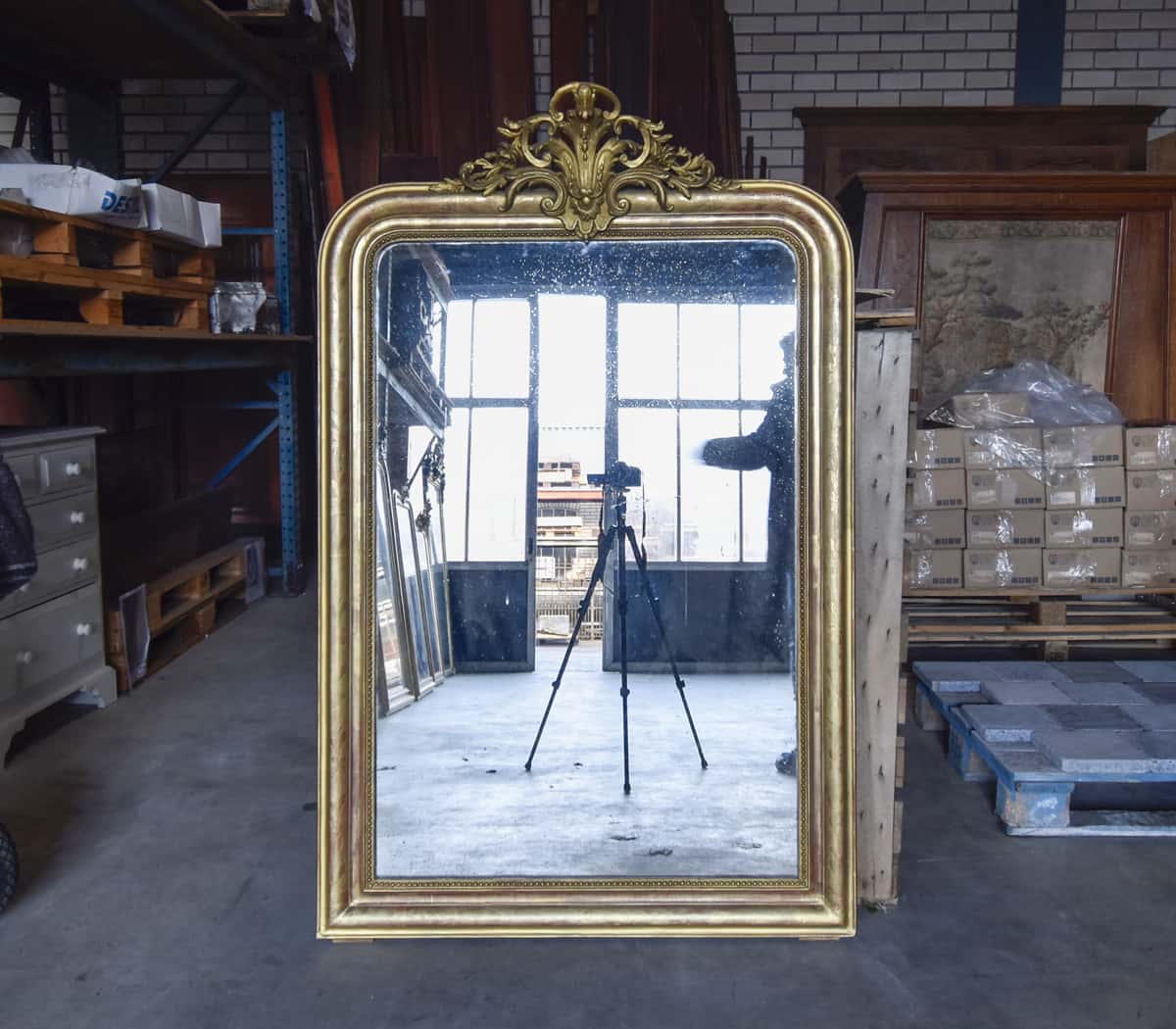 Antieke-spiegel-met-kuif