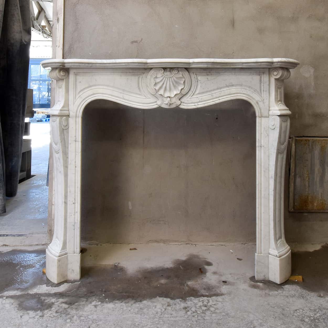 Antieke-Louis-XV-marmeren-ombouwschouw