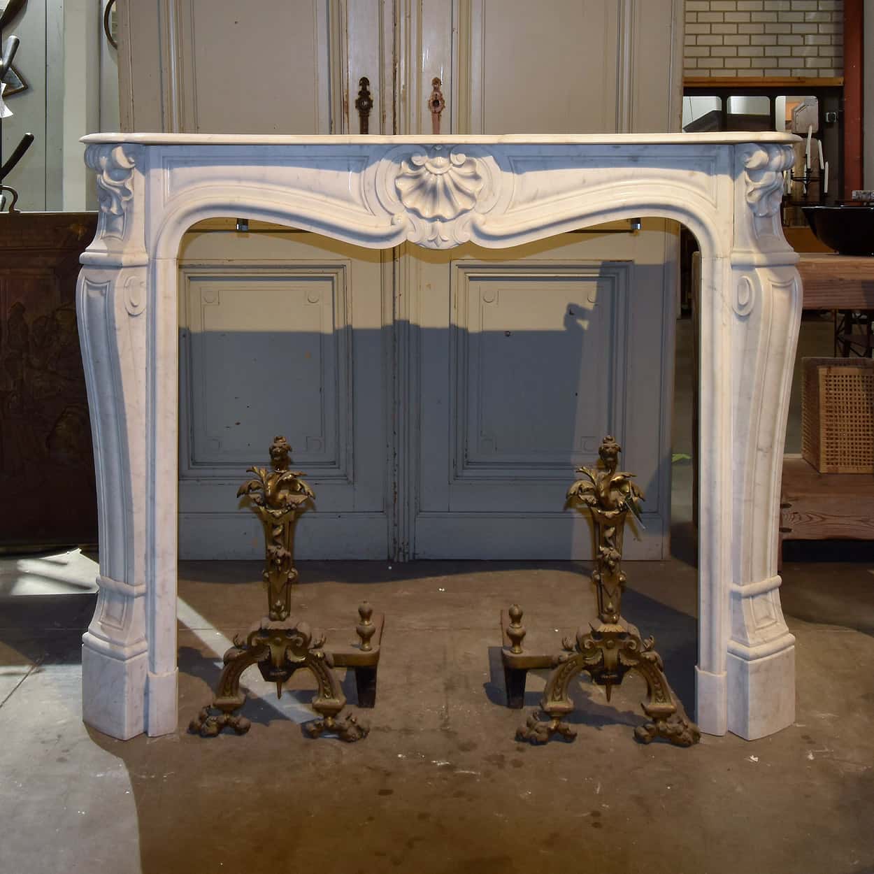 Antieke-Louis-XV-marmeren-ombouwschouw
