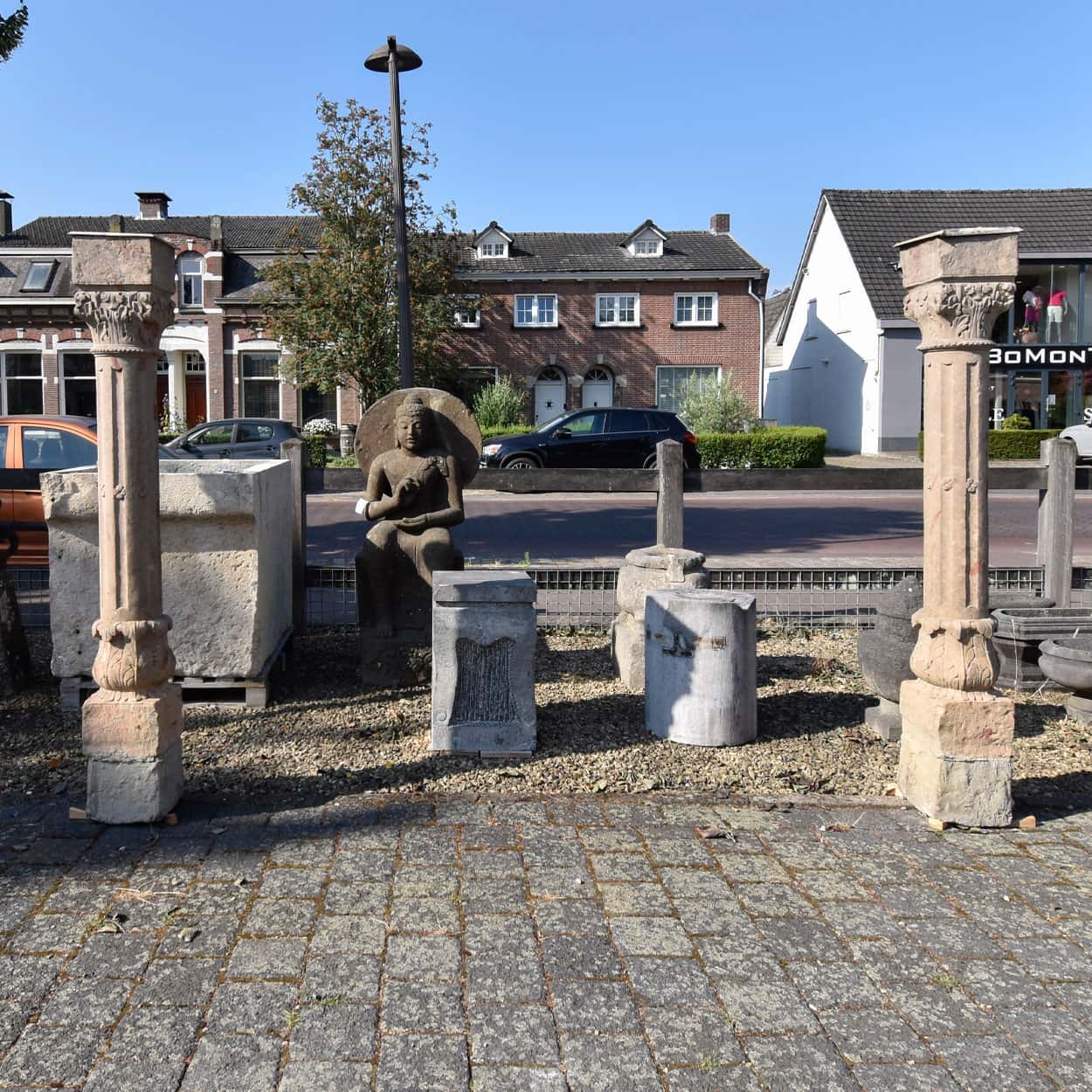 Set-van-2-zandstenen-palen