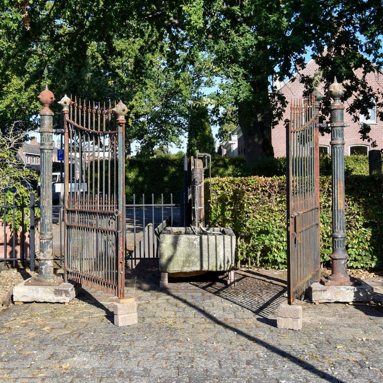 IJzeren-poort-met-palen