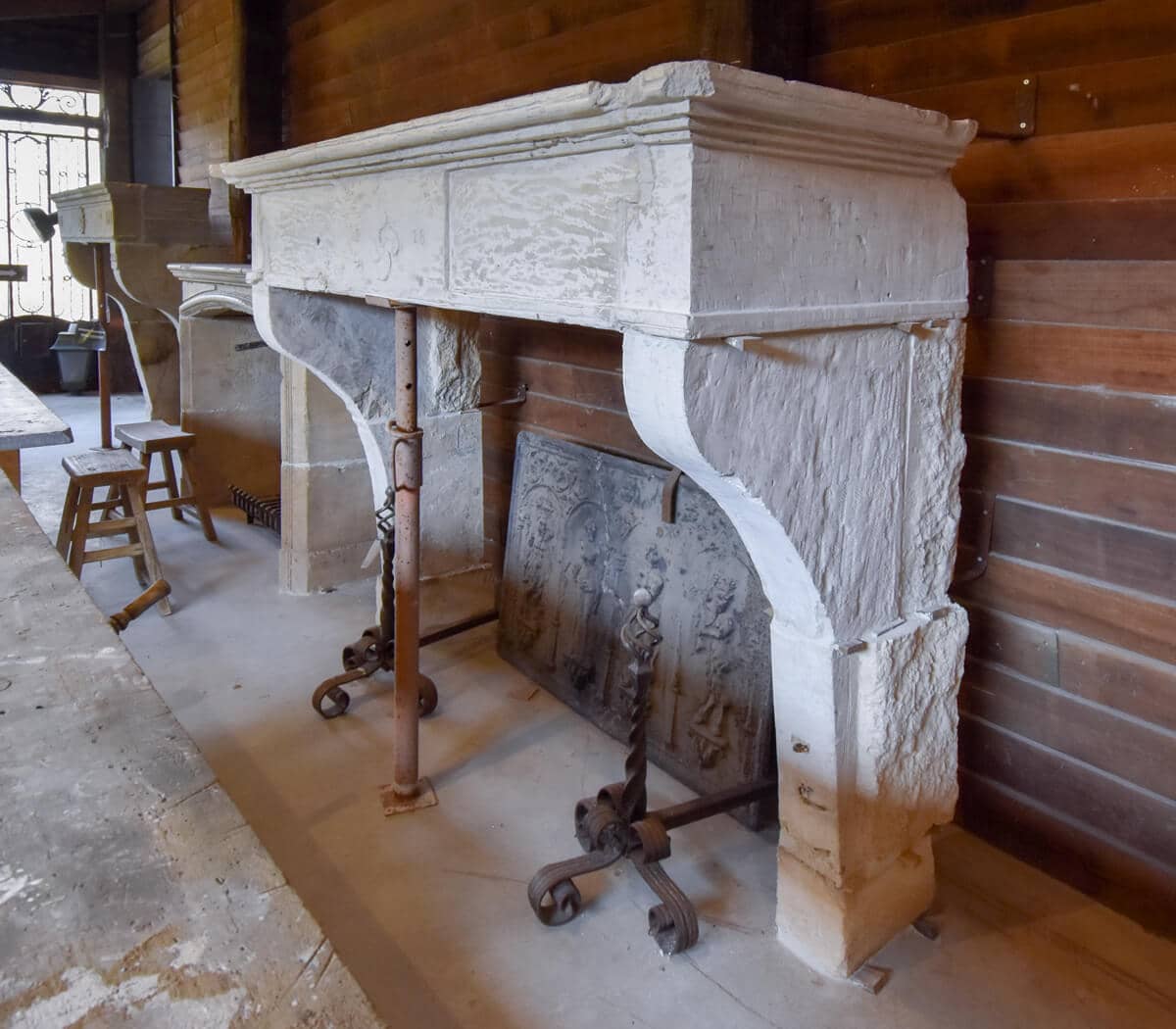 Antieke-zandstenen-ombouwschouw