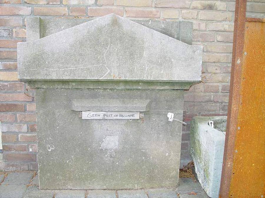 Brievenbus-in-Belgische-hardsteen
