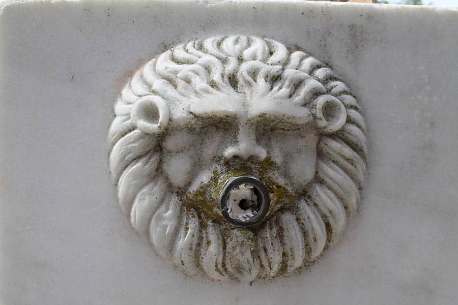 Mooie-antieke-fontein