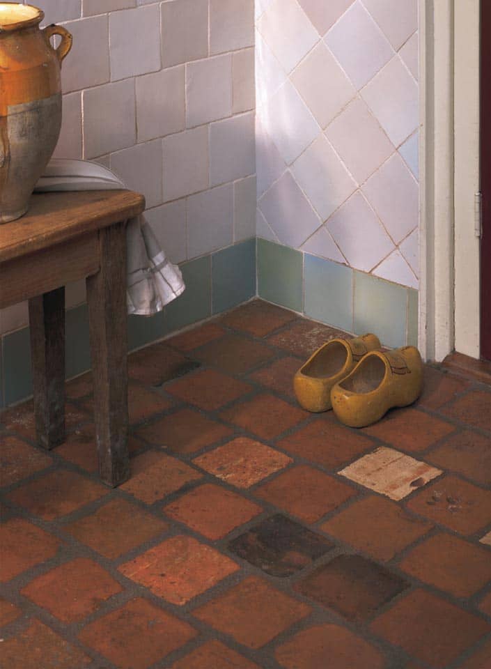 Oude-antieke-plavuizen-rood