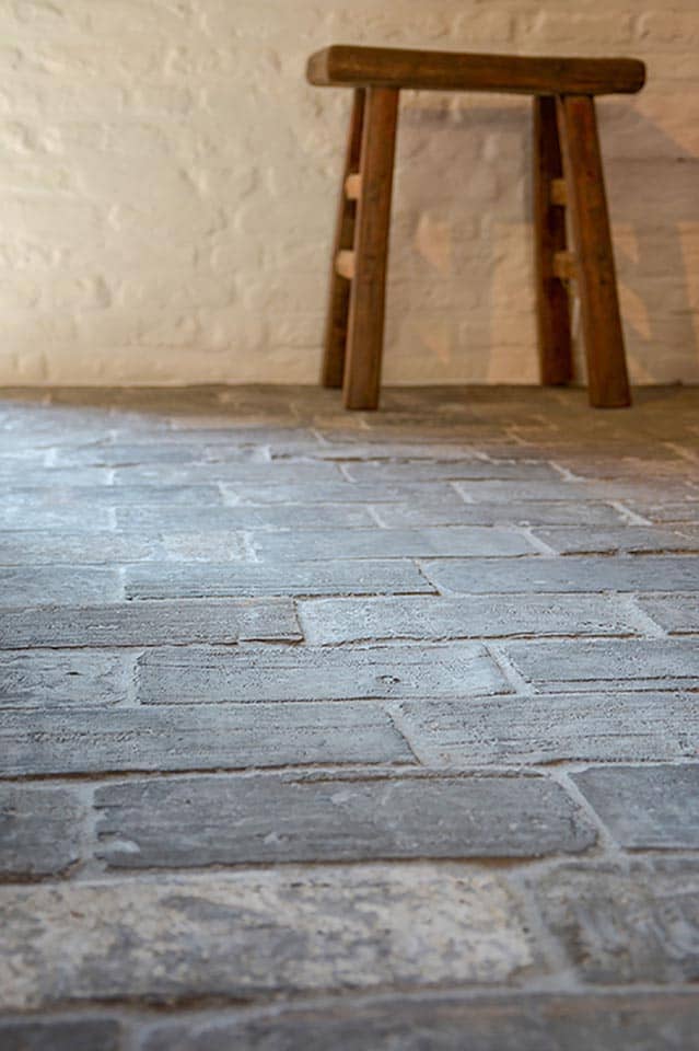 Oude-blauwe-plavuizen-of-parfeuilles