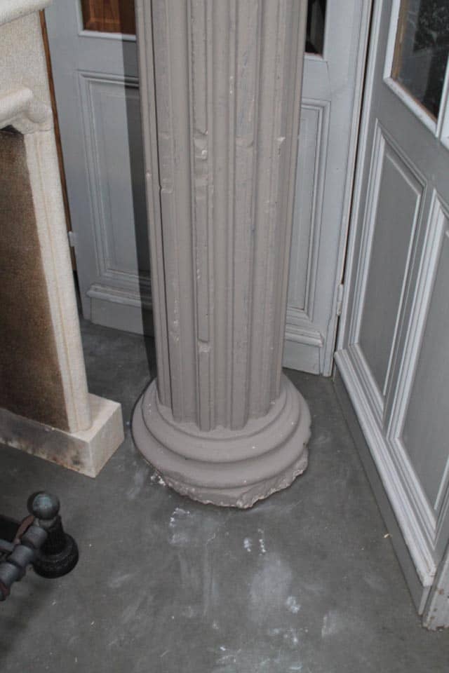 Oude-zuilen-met-kapitelen