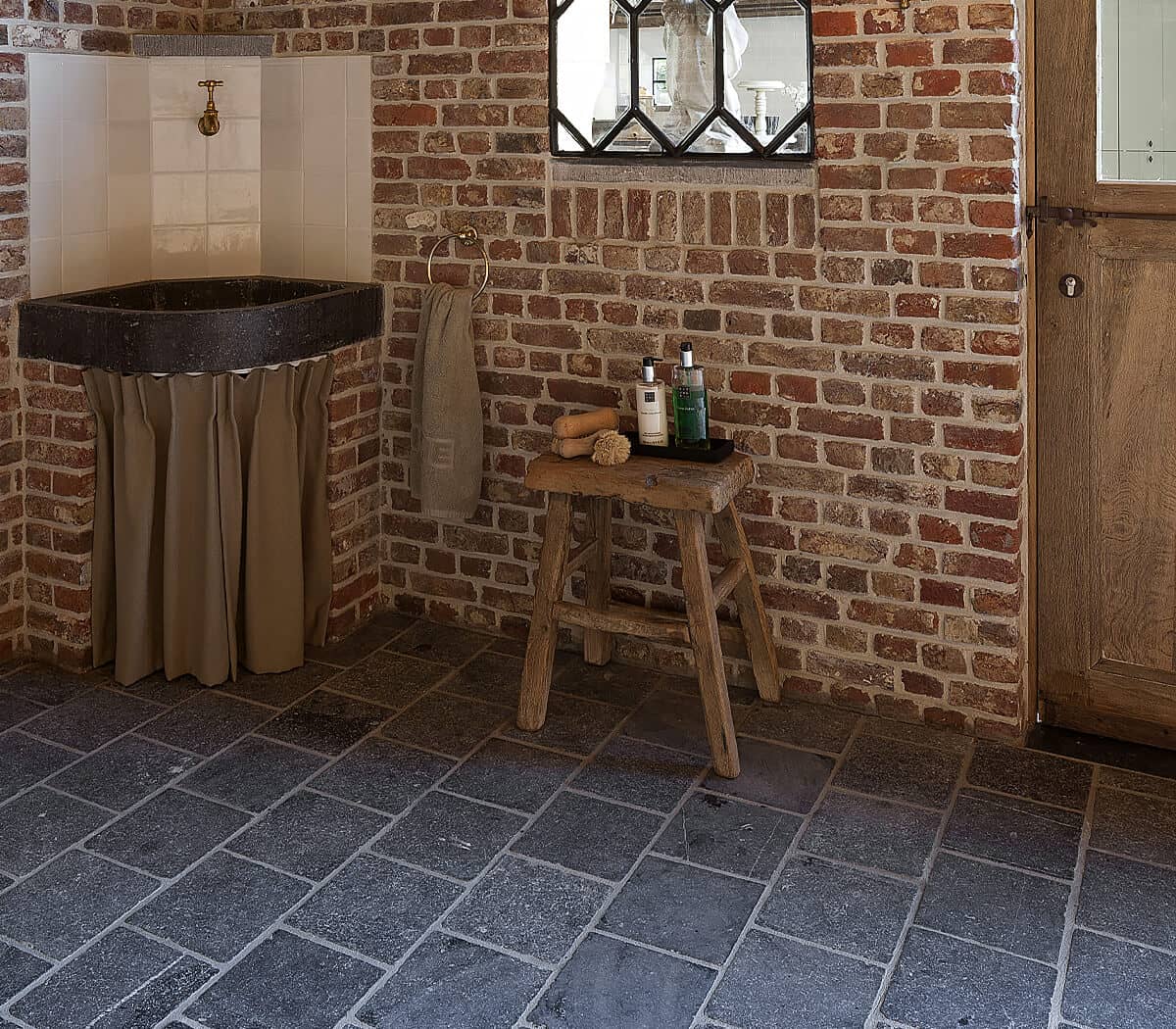 getrommeld-belgisch-hardsteen-brugge-tegels