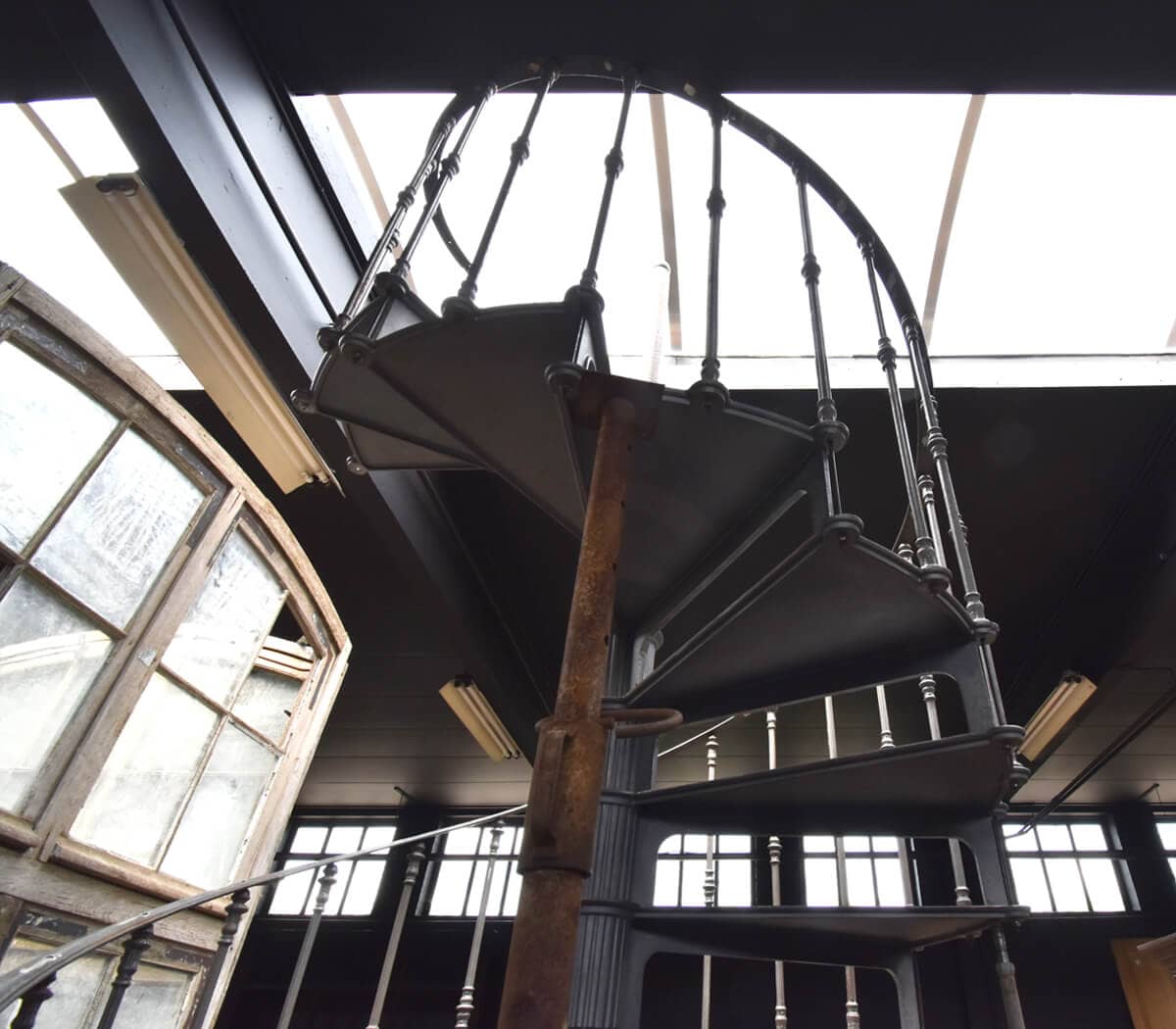 gietijzeren-spiltrap-charleroi