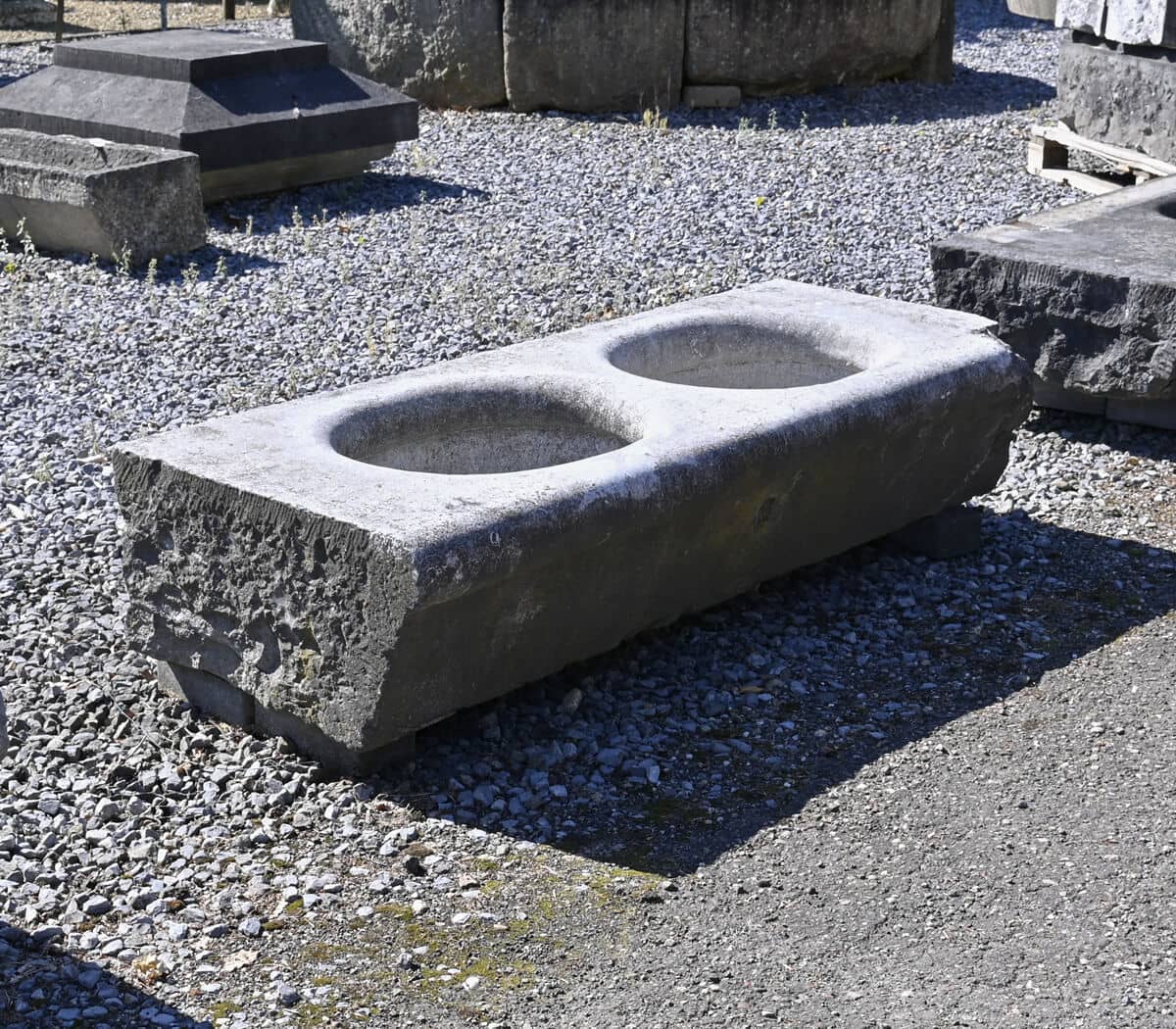 hardstenen-trog