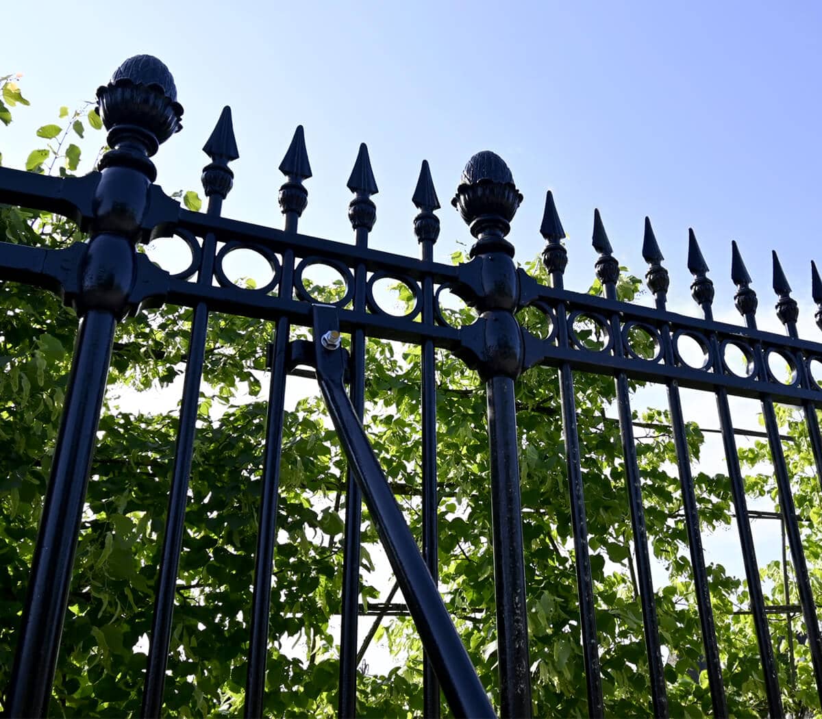 Grote-poort-met-arduin-poortpalen