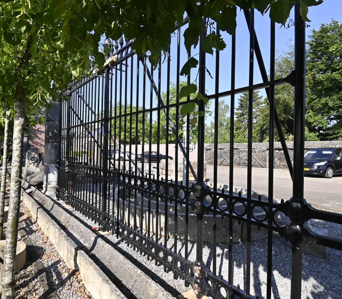 Grote-poort-met-arduin-poortpalen