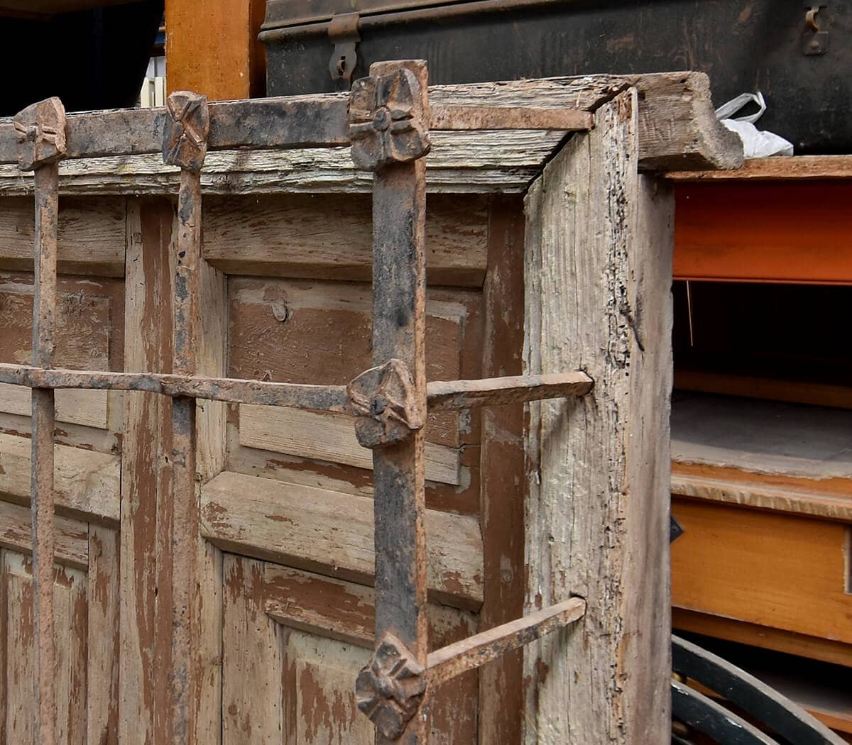 Raamluiken-met-raamijzer