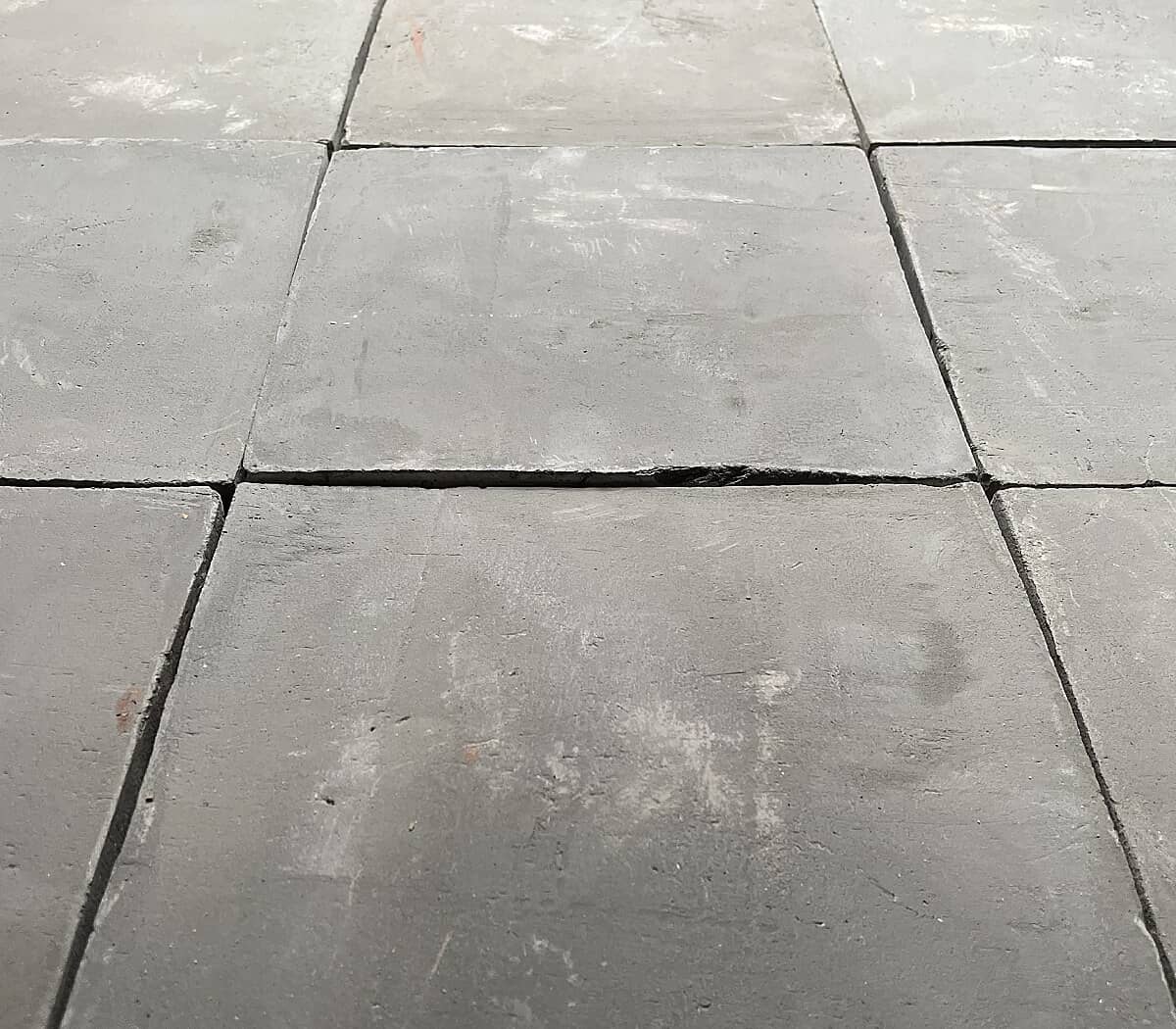 blauw-grijze-rustieke-gesmoorde-plavuizen