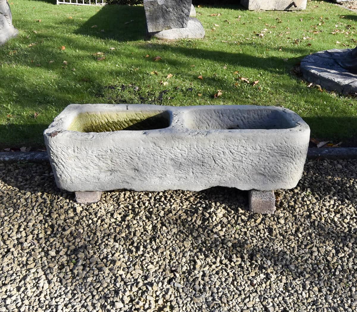 Hardstenen-trog