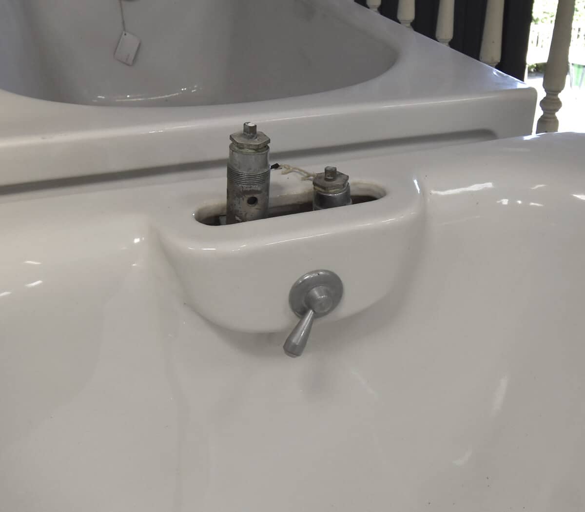 Oud-emaille-vrijstaand-bad