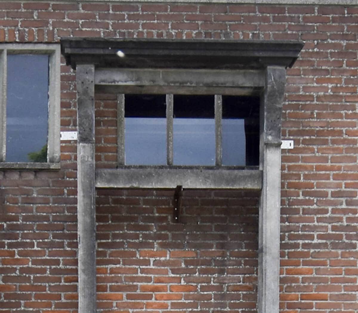 Belgich-hardstenen-portiek