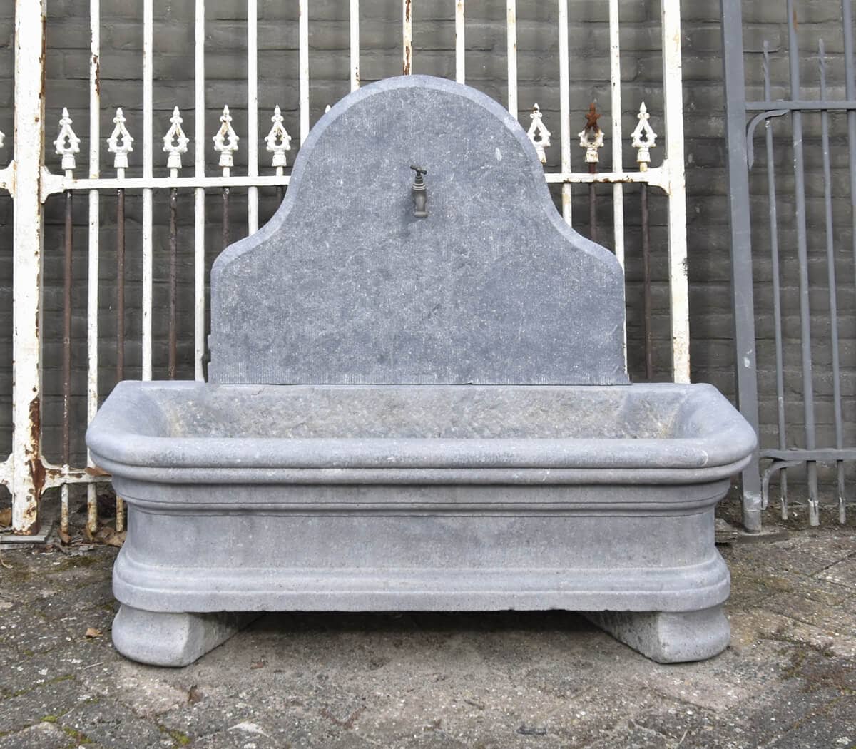 Natuurstenen-wandfontein