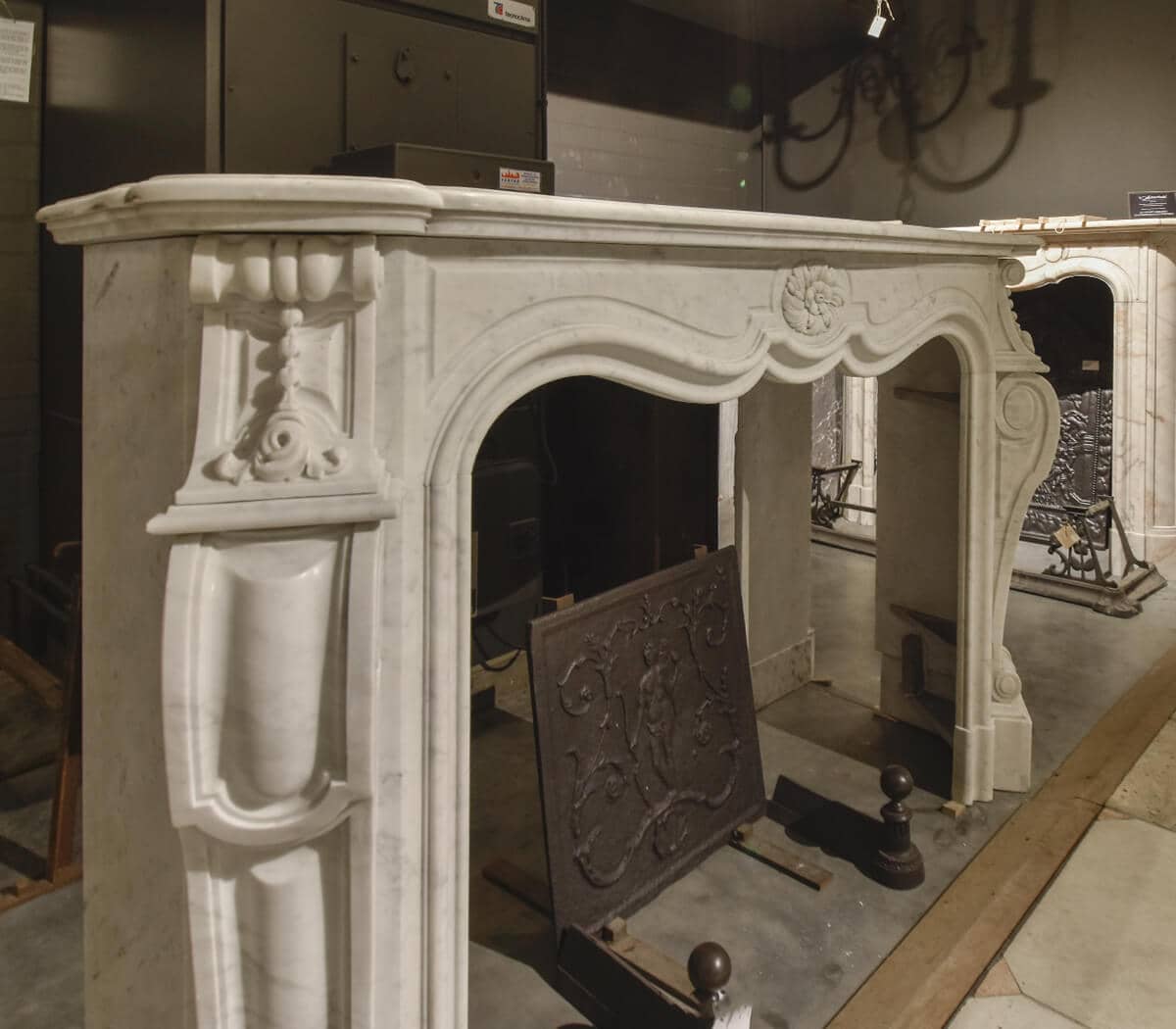 Antieke-Louis-XV-marmer-voorzetschouw