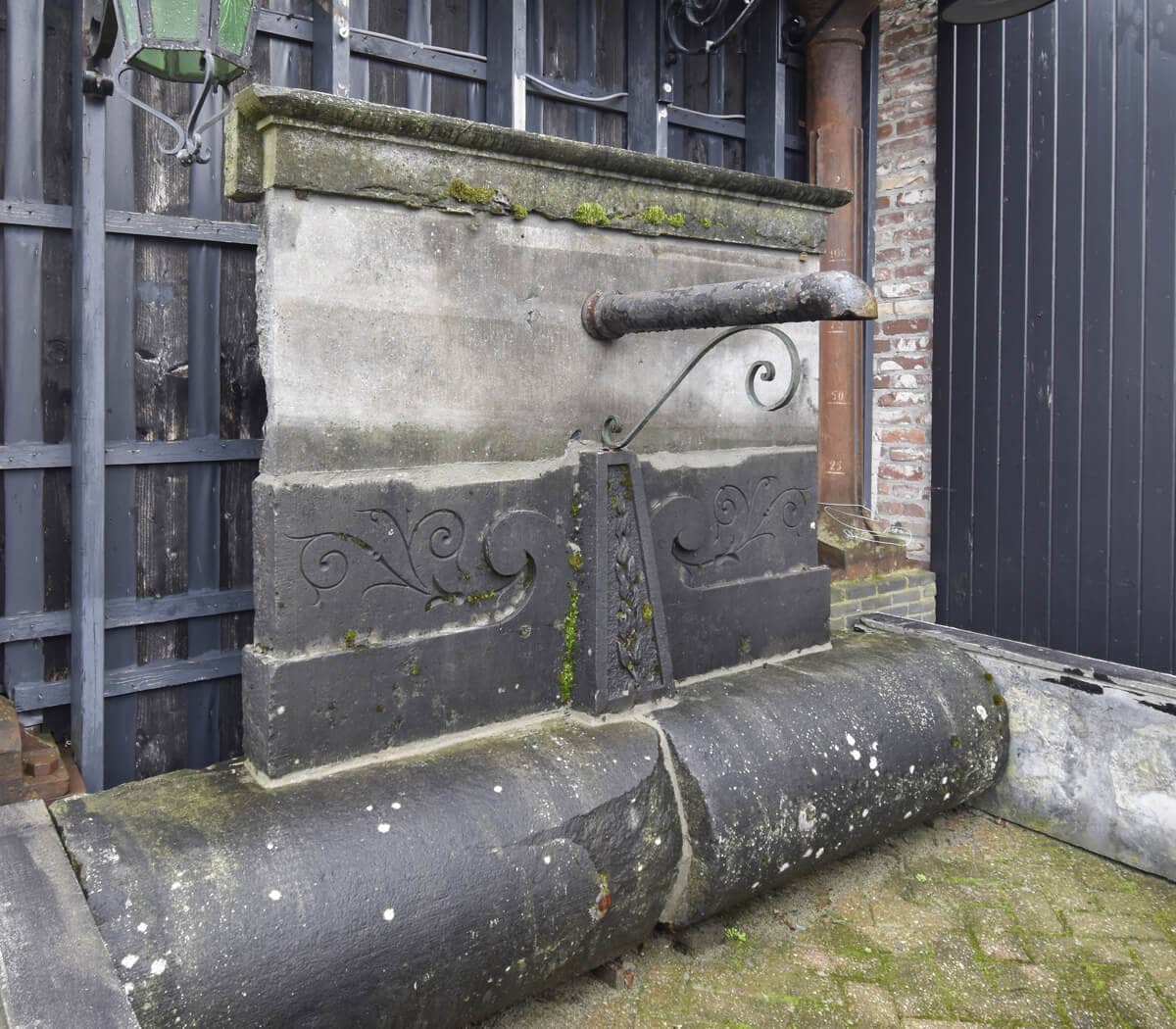 Grote-stenen-wandfontein