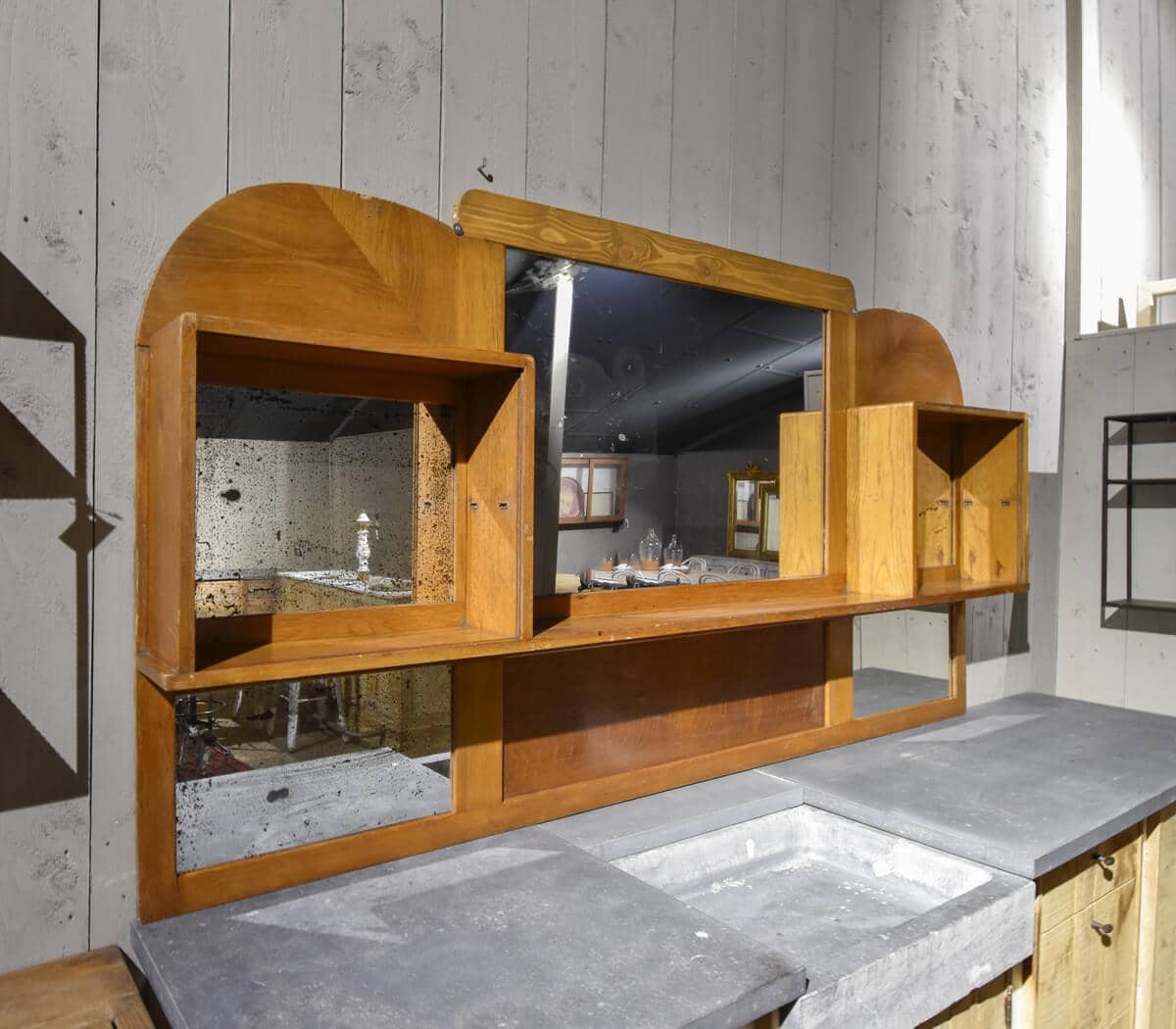 Vintage-spiegel-met-vakken