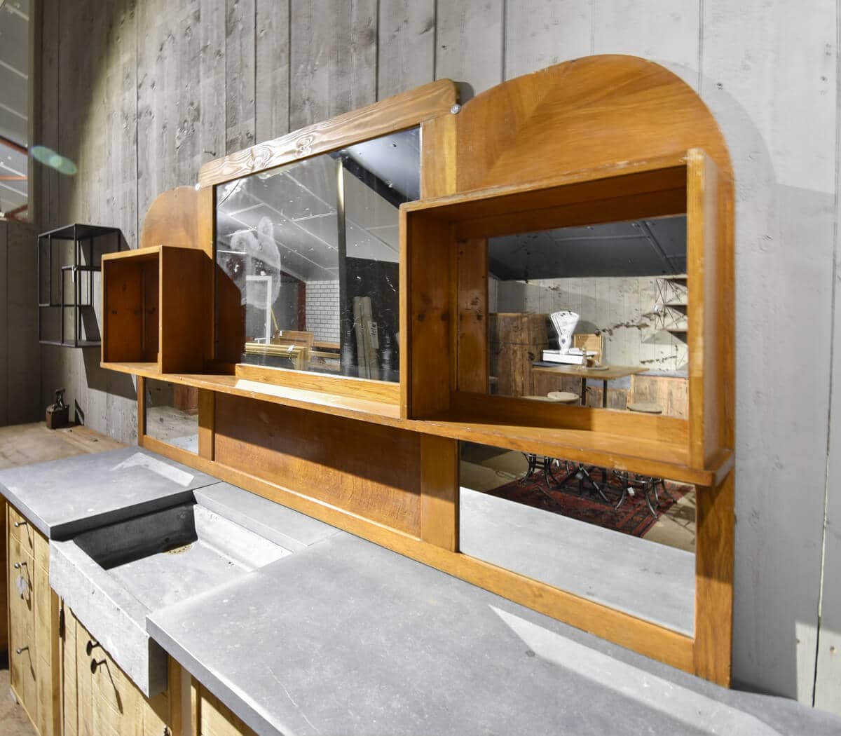 Vintage-spiegel-met-vakken