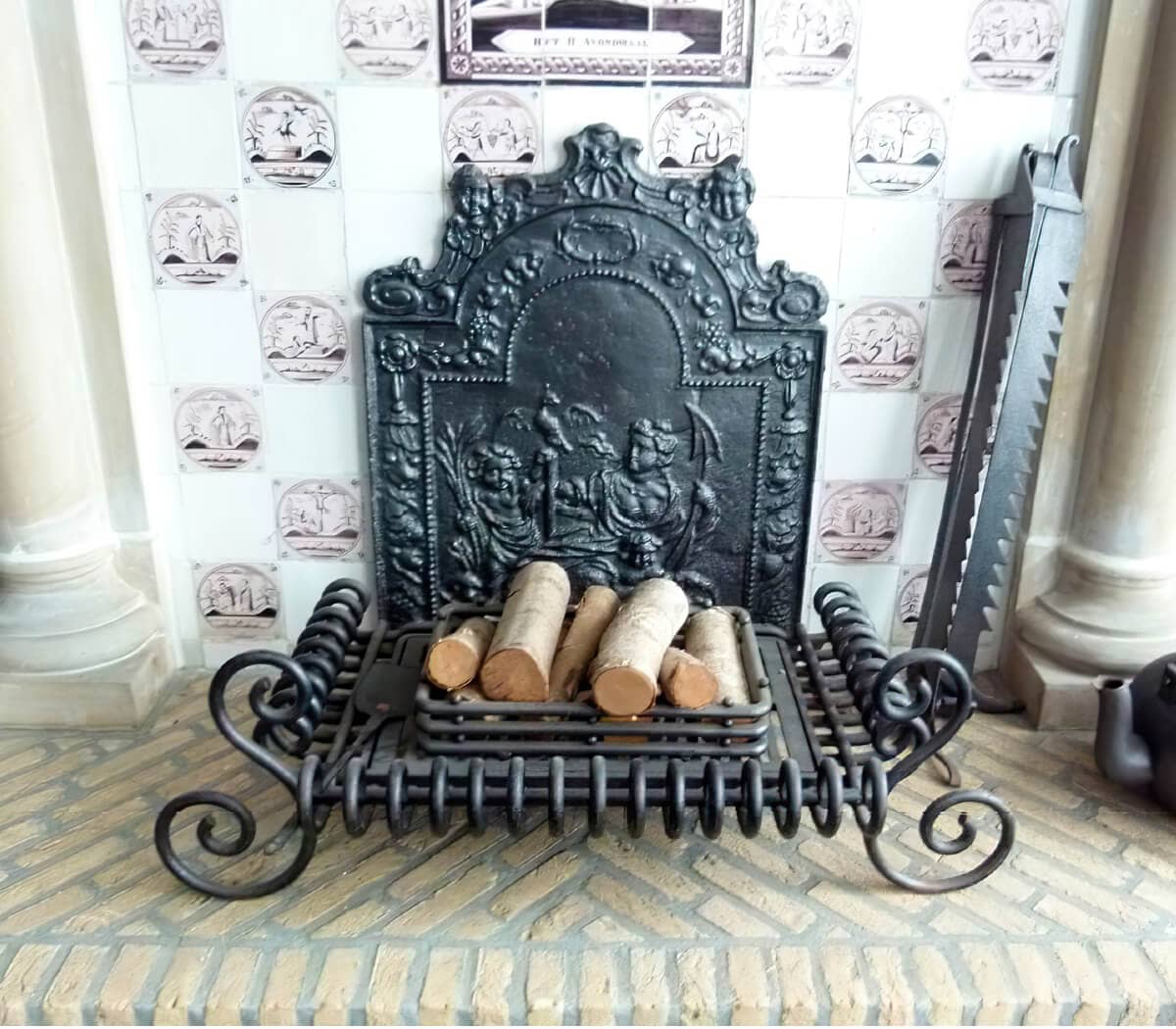 Zandstenen-zuilen-met-eiken-houten-kap