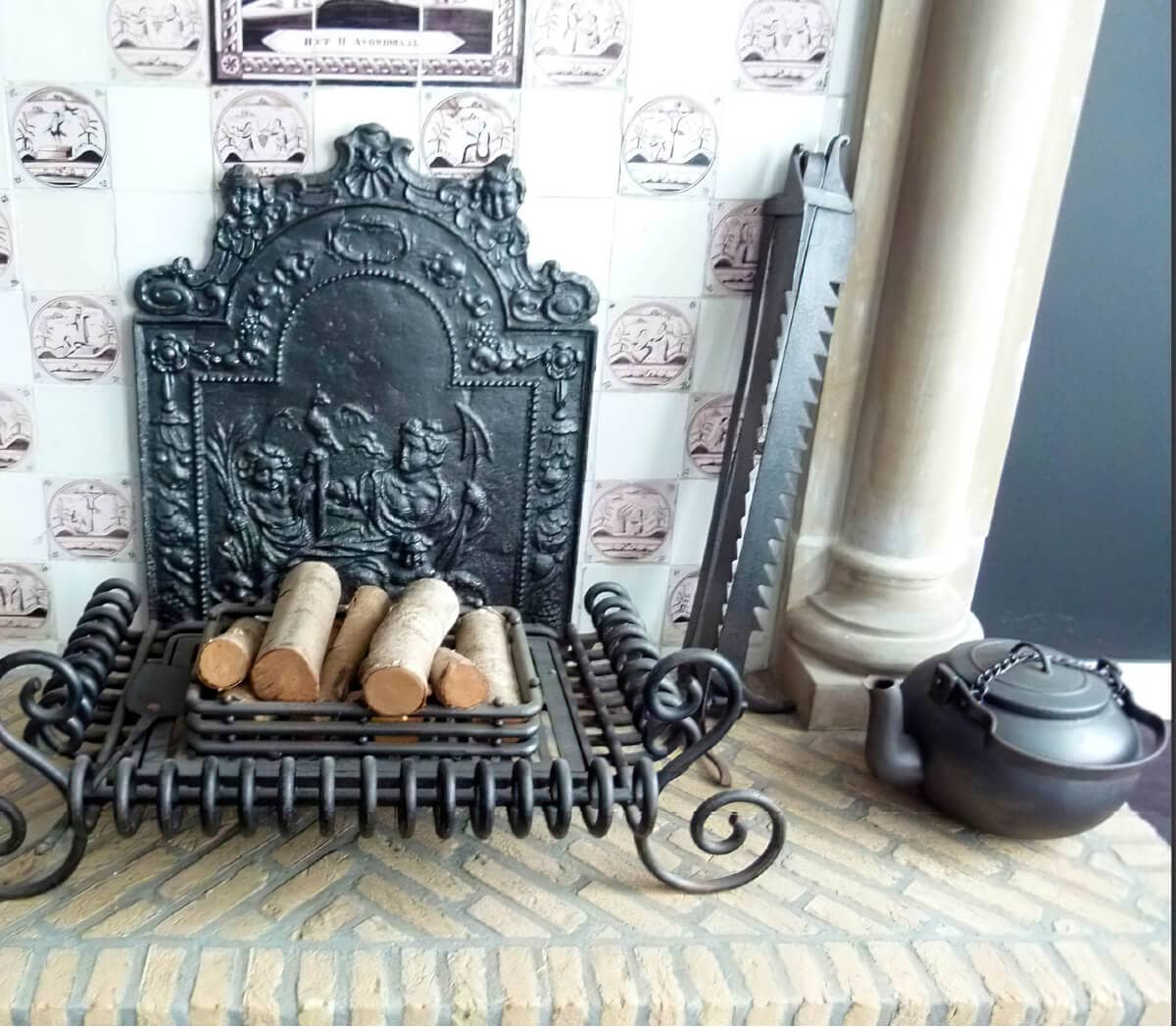 Zandstenen-zuilen-met-eiken-houten-kap