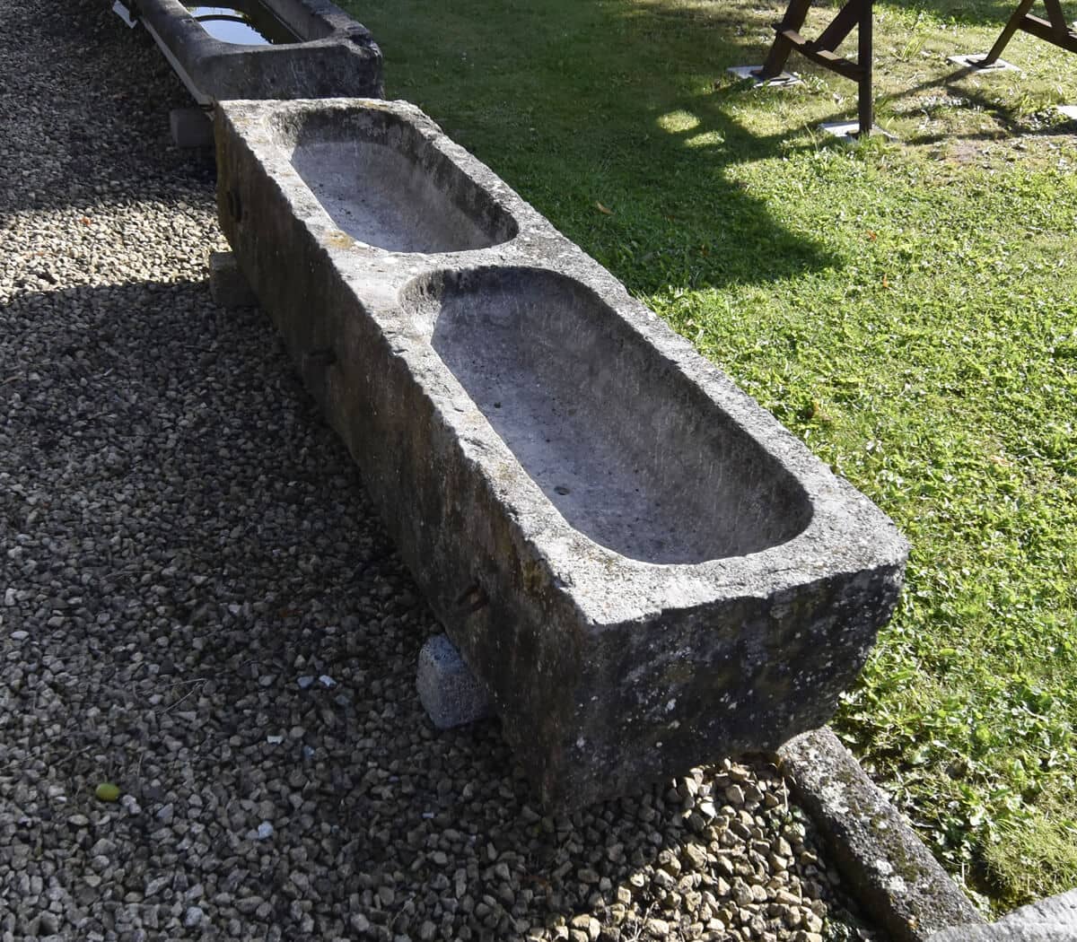 Hardstenen-trog