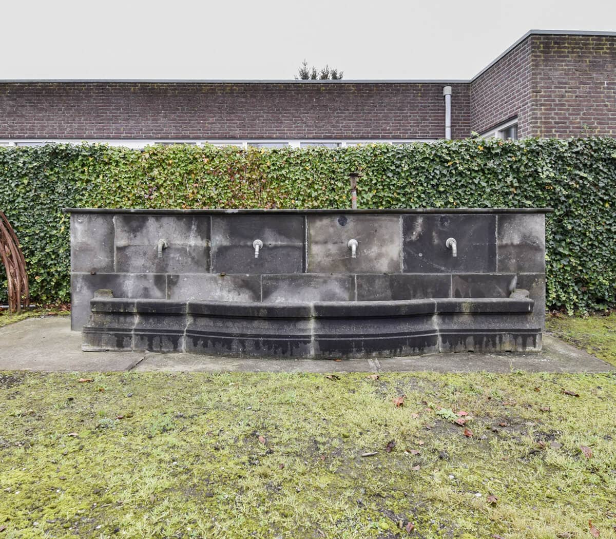 Grote-fontein-met-4-spuwers