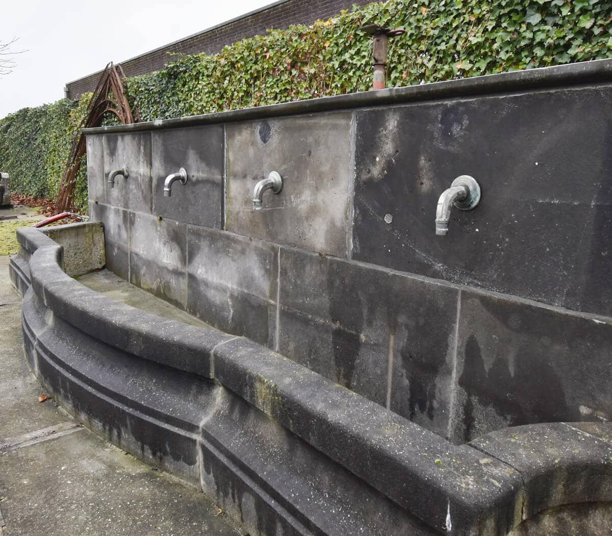 Grote-fontein-met-4-spuwers