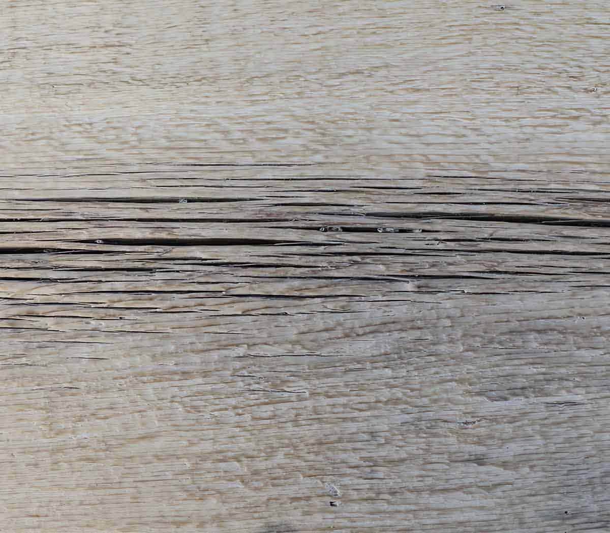 Wandtafel-met-ijzeren-onderstel