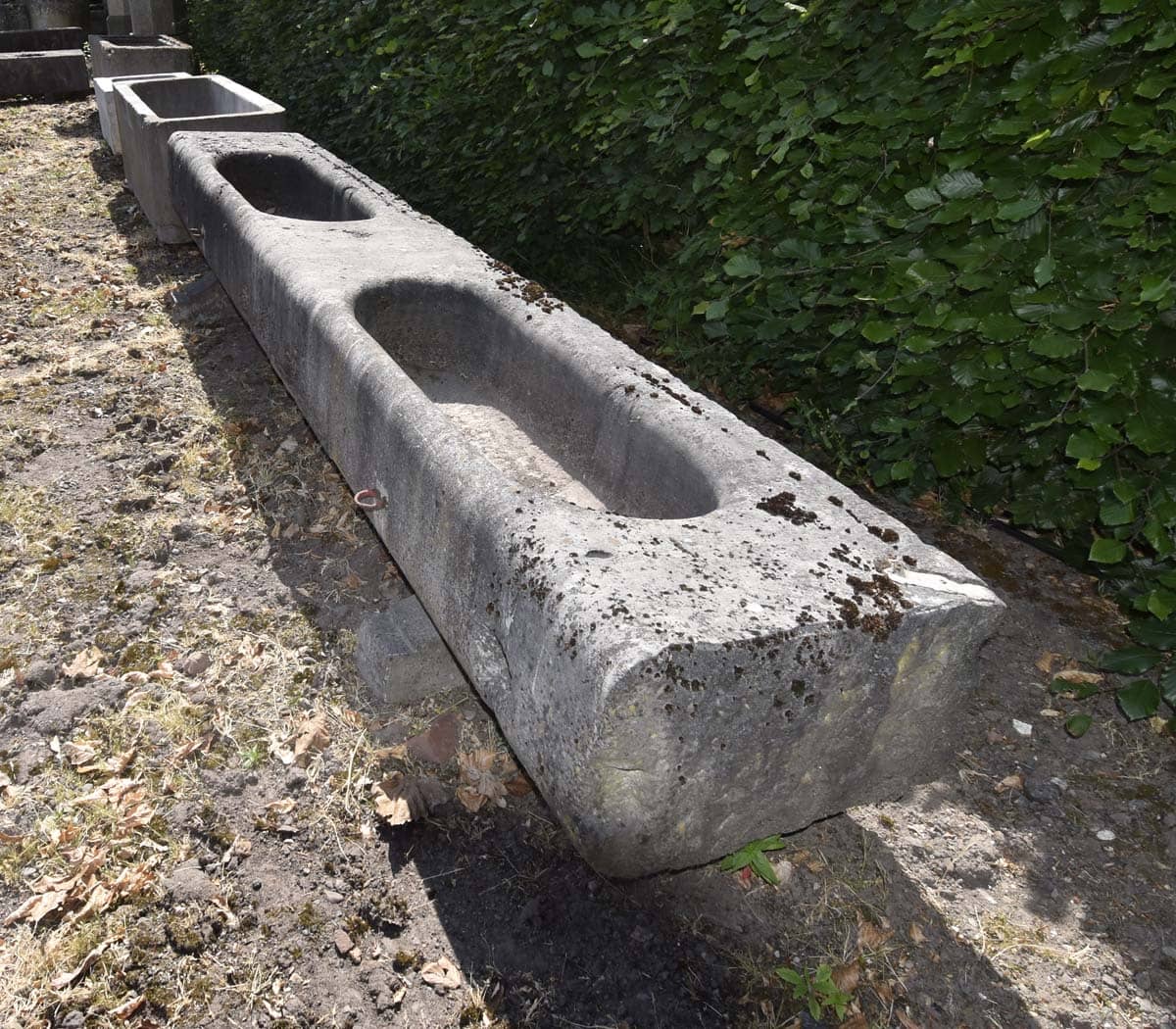 Hardstenen-dubbele-trog