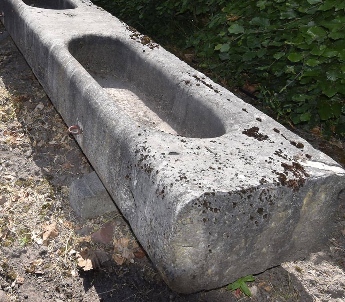 Hardstenen-dubbele-trog