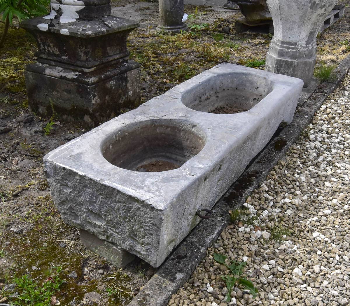 Hardstenen-trog