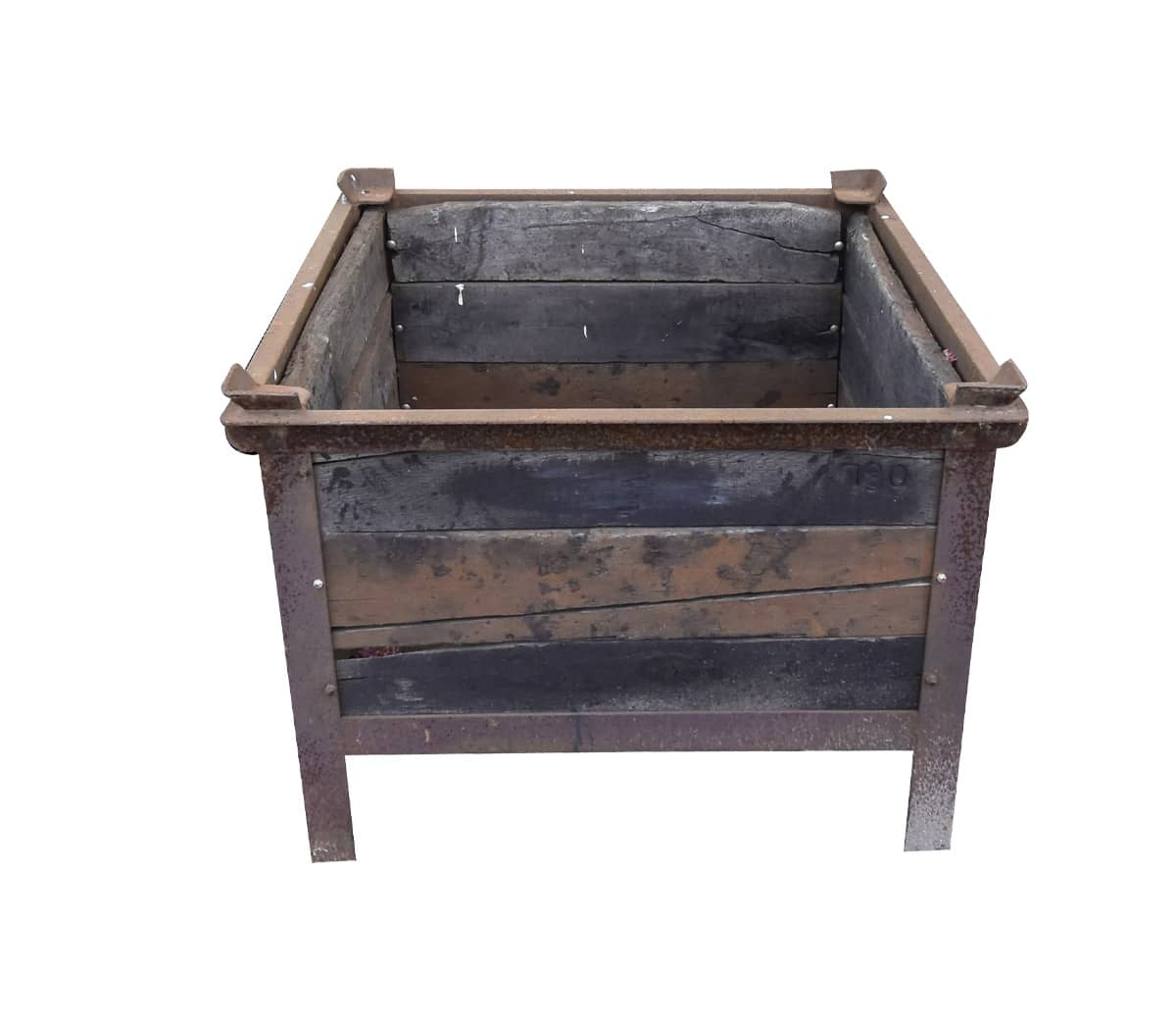 IJzer-met-houten-plantenbak