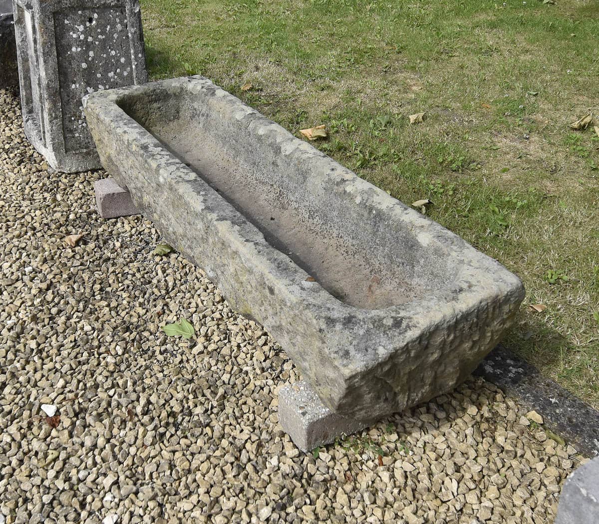 Hardstenen-trog