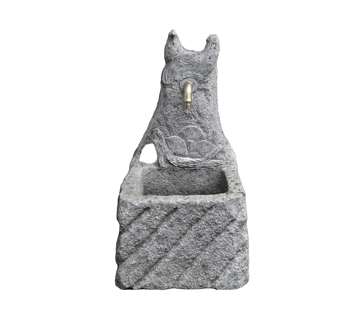 Fontein-met-kippen-en-spuwer