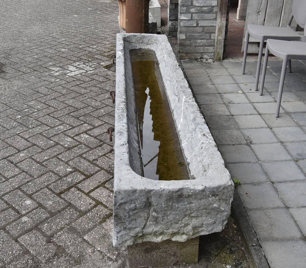 Hardstenen-trog