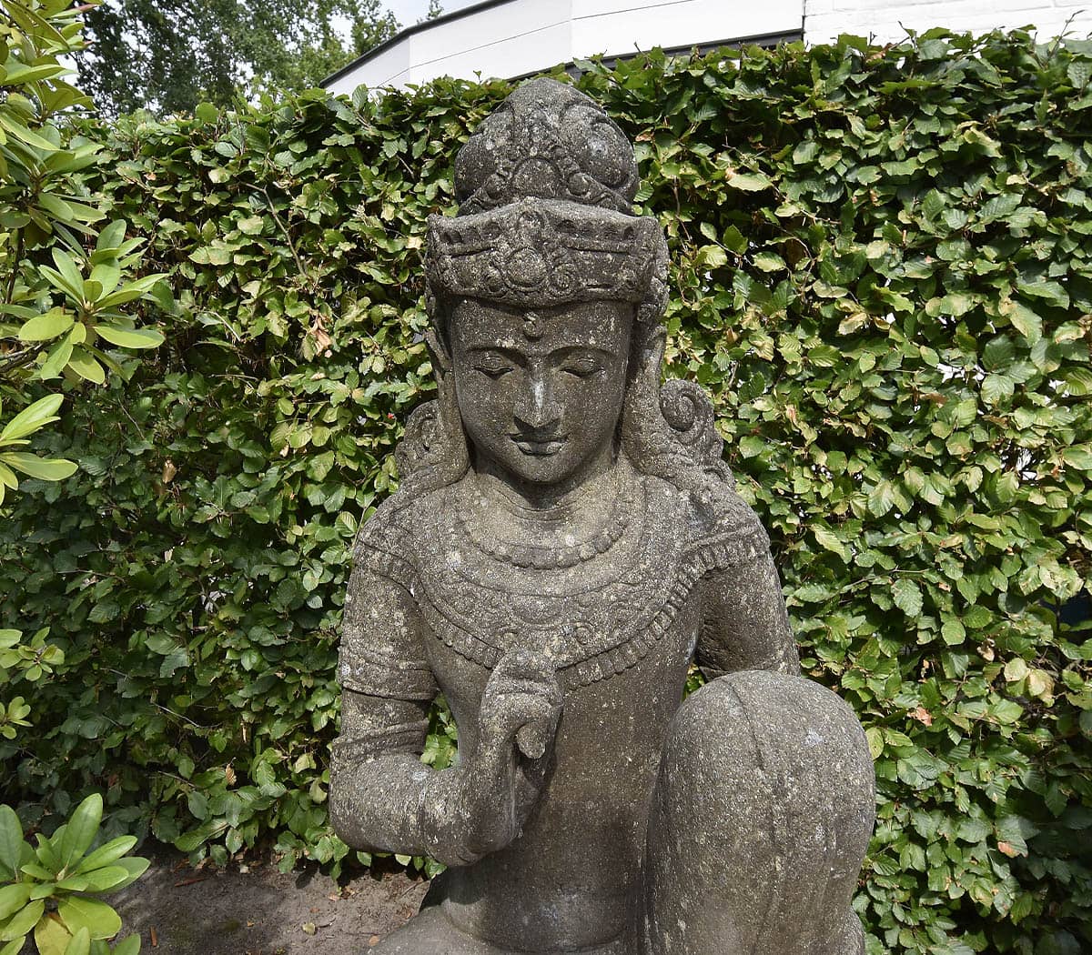 Lavastenen-Boeddha-beeld